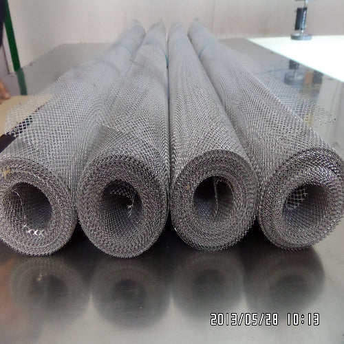 GI Expectant Mesh 10mm x 40mtr – Galvanized Steel Expanded Metal Mesh for Plastering, Fencing & Construction Use